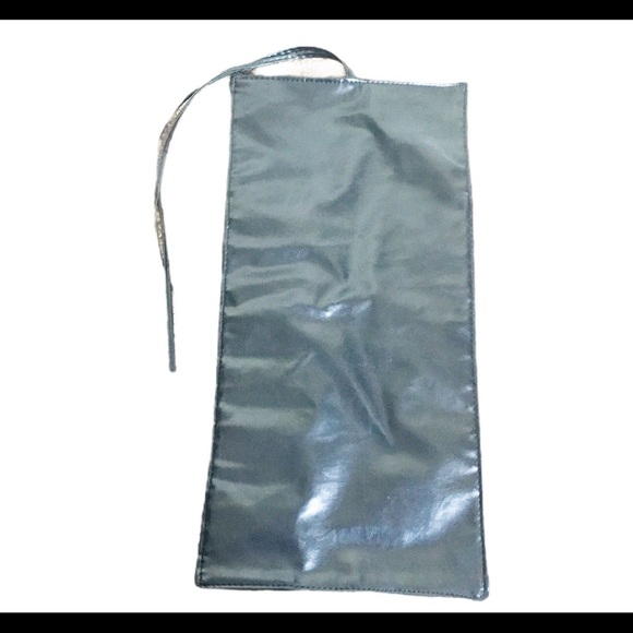 MAKEUP CASE Vegan/Faux Leather Roll Up Storage With Tie Detail Pouch Black OS - Picture 7 of 9